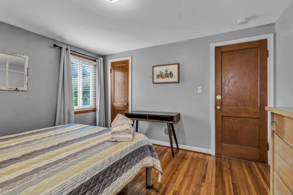Gorgeous 2 Queen Bedroom Lower Apartment In North Buffalo With Free Driveway Parking מראה חיצוני תמונה