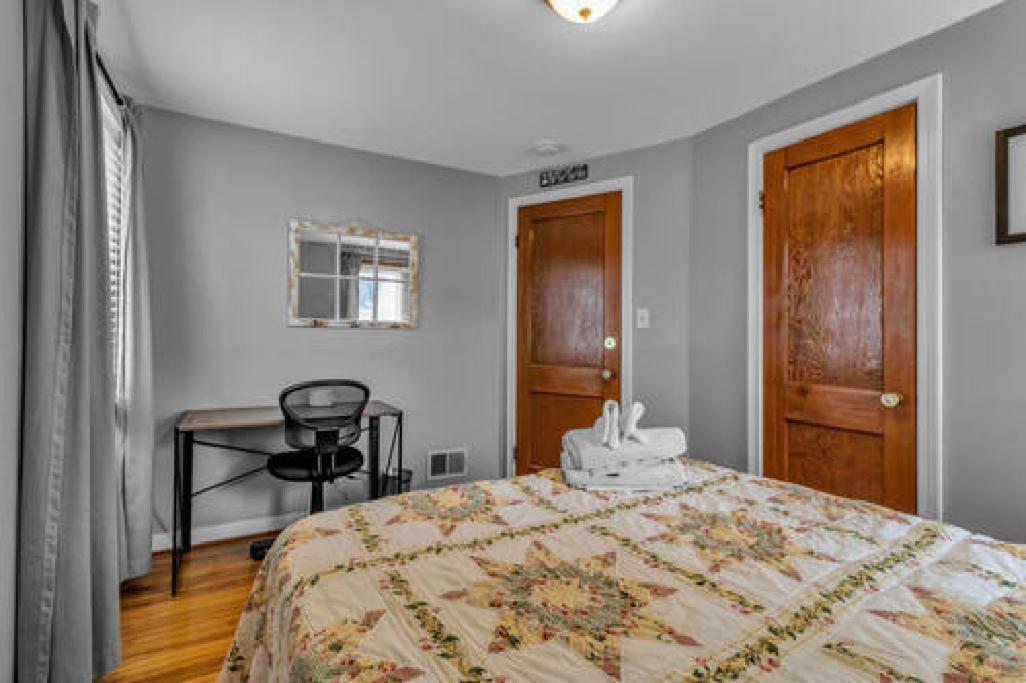 Gorgeous 2 Queen Bedroom Lower Apartment In North Buffalo With Free Driveway Parking מראה חיצוני תמונה