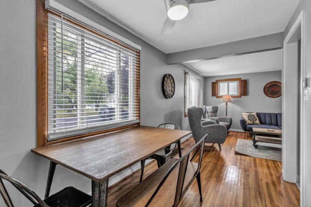 Gorgeous 2 Queen Bedroom Lower Apartment In North Buffalo With Free Driveway Parking מראה חיצוני תמונה
