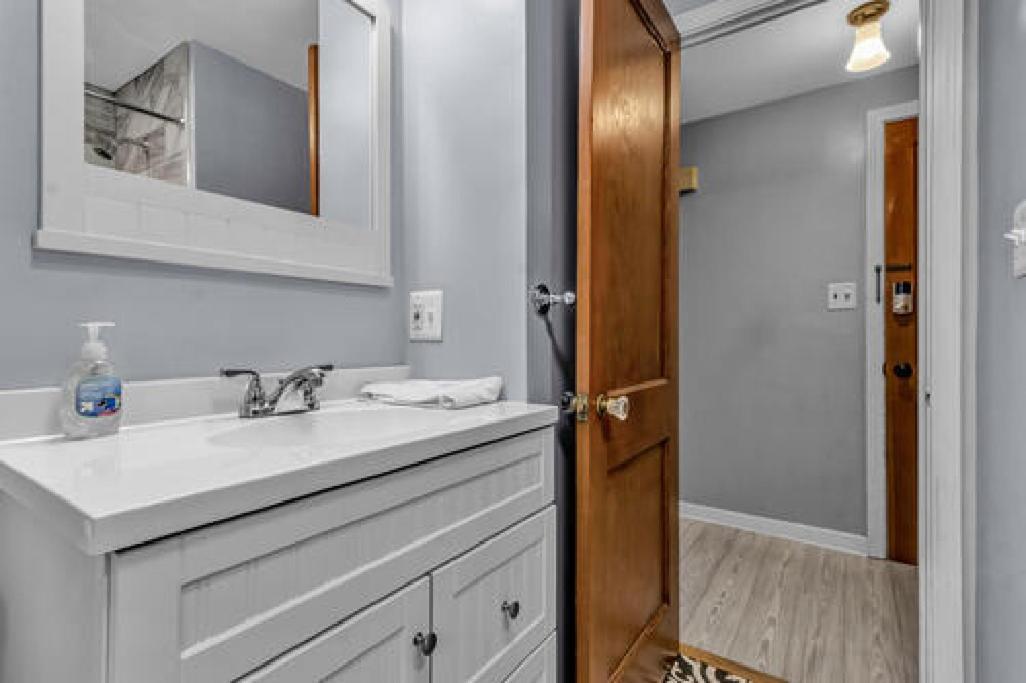 Gorgeous 2 Queen Bedroom Lower Apartment In North Buffalo With Free Driveway Parking מראה חיצוני תמונה