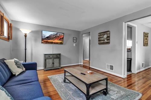 Gorgeous 2 Queen Bedroom Lower Apartment In North Buffalo With Free Driveway Parking מראה חיצוני תמונה
