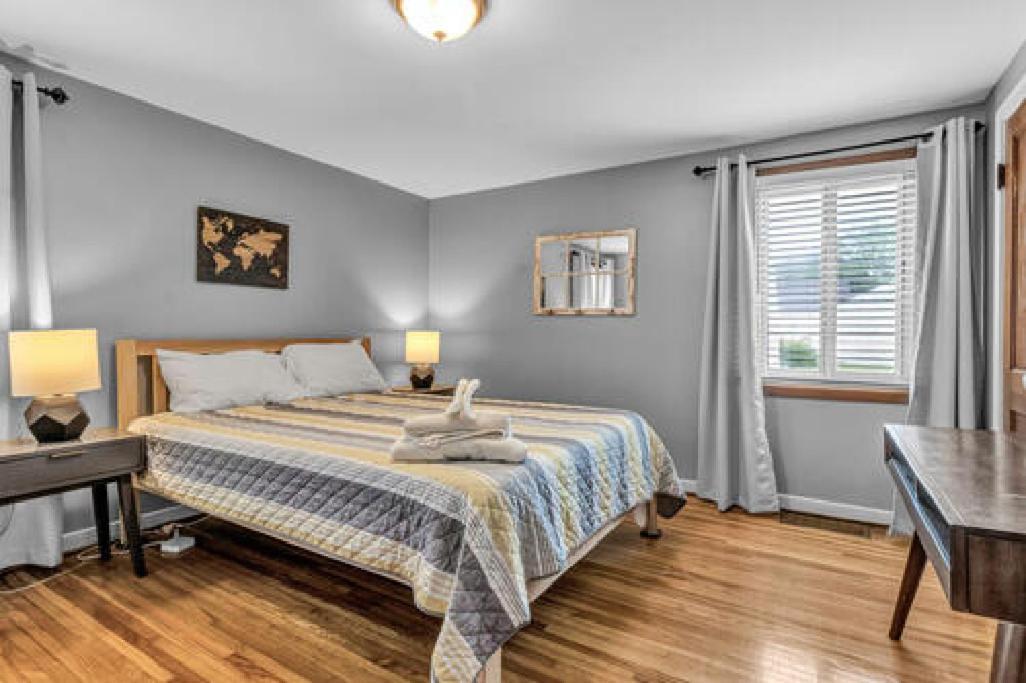 Gorgeous 2 Queen Bedroom Lower Apartment In North Buffalo With Free Driveway Parking מראה חיצוני תמונה